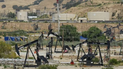 Pump Jacks extracting oil form the ground Video stock 78112879