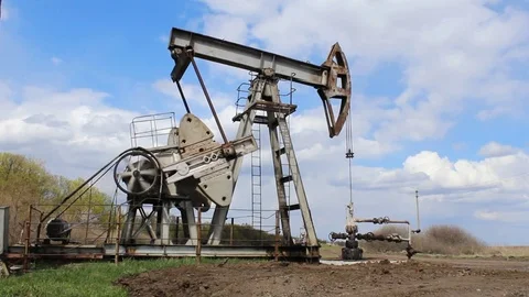 Pumping of crude petroleum Stock-Footage 74893916