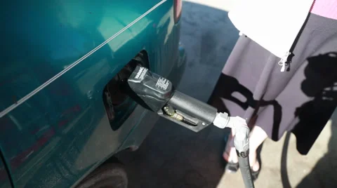 Pumping gas into the car Stock Footage 32790451
