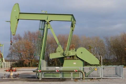 Pumpjack pumping oil Stock Photos