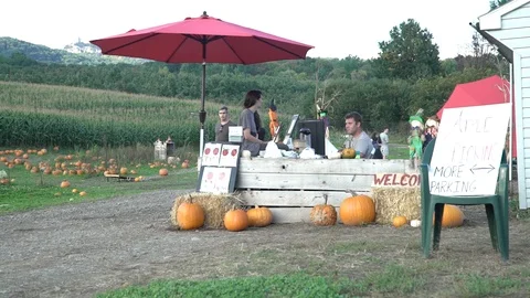 Pumpkin / Apple picking Farm Видео 96402087