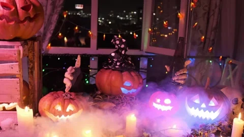 Pumpkin Jack o lantern decoration with beer bottle invite party guests Halloween 库存影片 283974148