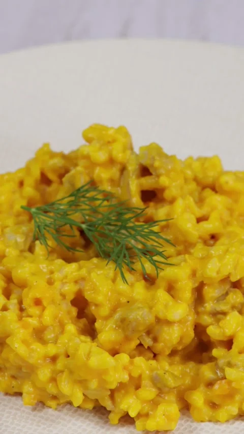 Pumpkin risotto close-up, on a plate Stockbeeldmateriaal 228420226