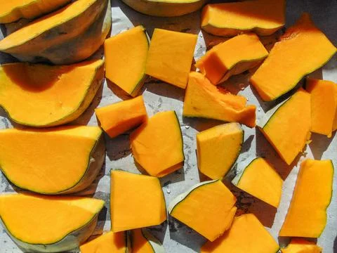 Pumpkin slices ready to be put in the oven Стоковые фото