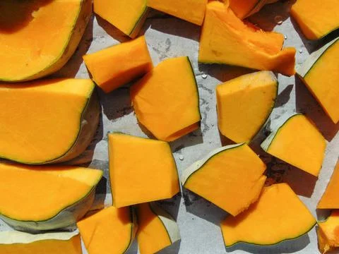 Pumpkin slices ready to be put in the oven Fotos Stock