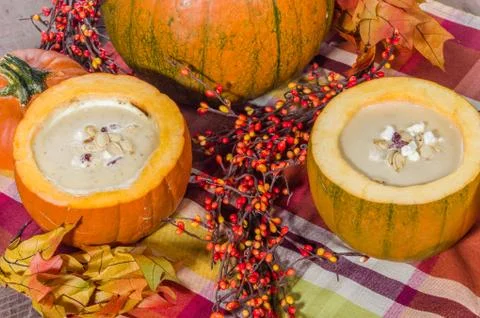 Pumpkin soup with fall decorations Foto stock