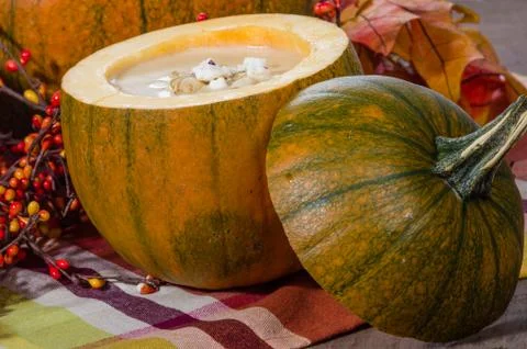 Pumpkin soup with fall decorations Foto stock