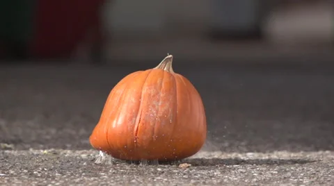 Pumpkin Splat at 480fps Video stock 44266334