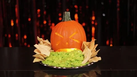 Pumpkin throwing up guacamole 002 Vídeos de archivo 242962984