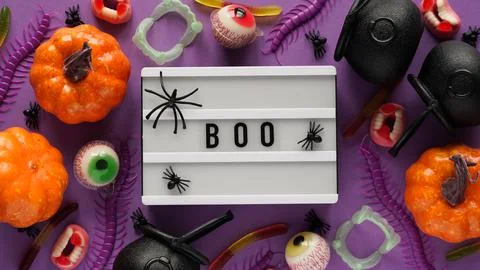 Pumpkins, cauldrons, pots, worms, jaws, spiders, eye-shaped candies Foto stock
