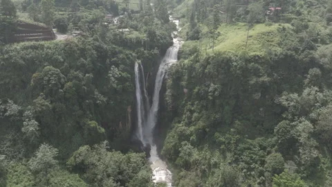 Puna Ella Waterfall, Hidden Gem in Ramboda Sri Lanka, D-Log M Flat Color Stock Footage 318290599