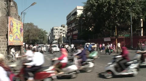 Pune city shoot &amp; crowd Stock Footage 1067370
