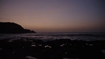 Punta-de-teno-teneriffa-sunset-cliffs-breakers-sea-wideangle-lighthouse-night Video stock 85475663