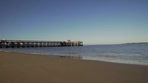 Punta del Este beach boardwalk. Uruguay. Vídeo Stock 117401857