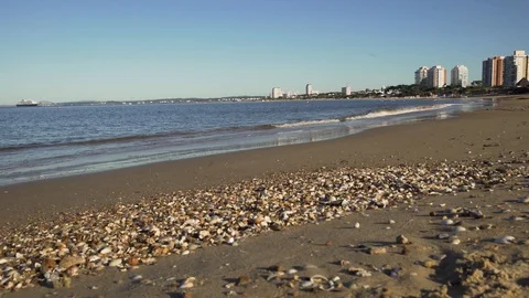 Punta del Este beach with boat and city background. Uruguay. Vídeo Stock 117406324