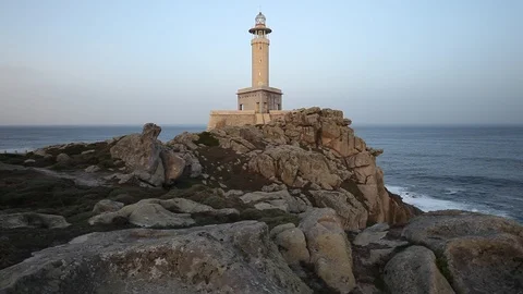 Punta Nariga Lighthouse in Spain at twilight 스톡 동영상 87655432