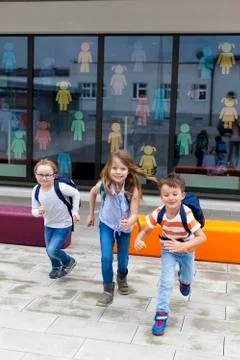 Pupils in front of the school Foto stock