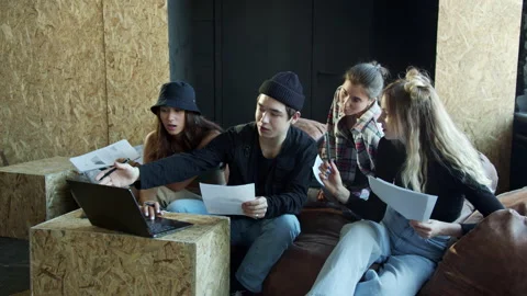 Pupils solve a problem together during an online school lesson Stock-Footage 160373007