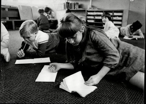 Pupils In Split Level Classroom At Vittoria Primary School Islington 1969. Foto stock