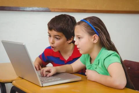 Pupils using a laptop in class Foto stock