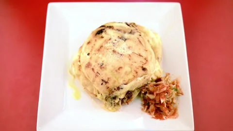 Pupusas dish Видео 133443638
