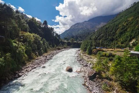 Pure mountain river Stockfoto's