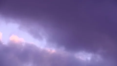Purple Clouds in the Sky 動画素材 70927238