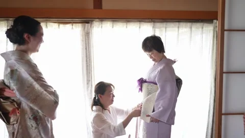 Purple cord added over a patterned obi 库存影片 344014043