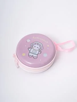 Purple round zipper pouch with astronaut print Stock-Fotos