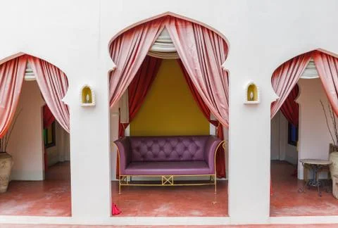 Purple sofa Stock-Fotos