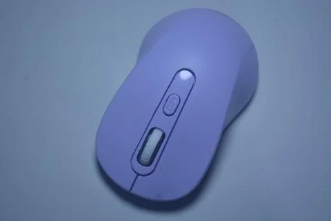 A purple wireless computer mouse isolated on pink background Stock Photos