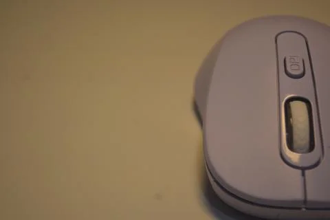 A purple wireless computer mouse isolated on pink background Stock Photos