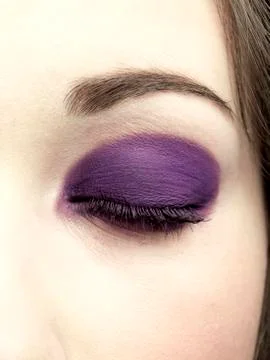 Purple_eyeshadow_close-up Stock Photos