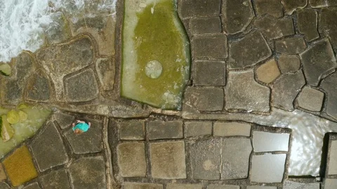 Pursuit after the waves Stock Footage 111079910