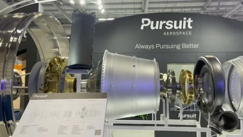 Pursuit Aircraft Engine displayed at Dubai Airshow Vídeo Stock 341325503