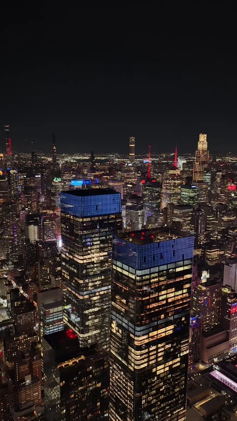 Push In Aerial Over Hudson Yards Towers and New Yorker Hotel Sign Vídeo Stock 344598038