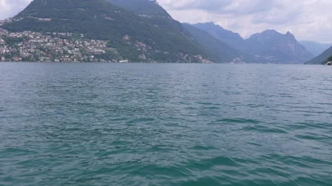 Push in and pan up of lake and mountain view in Switzerland 库存影片 293109986