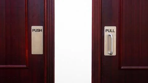 Push and pull sign on a door at a apartment. Stock-Fotos