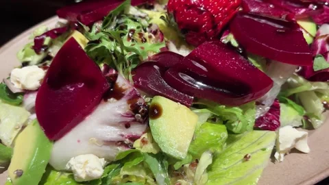 Push-In and Rotating Shot of High-End Beet Salad with Avocado and Strawberry Vídeos de archivo 332749622
