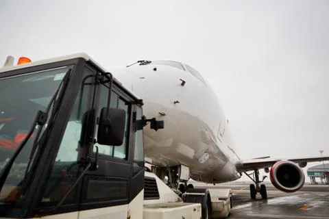 Push back of the airplane before take off 스톡 사진