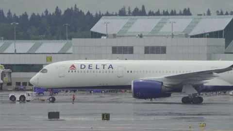 Push-back and engine startup of a Delta Airlines Airbus A350-900. Stock-Footage 139034138