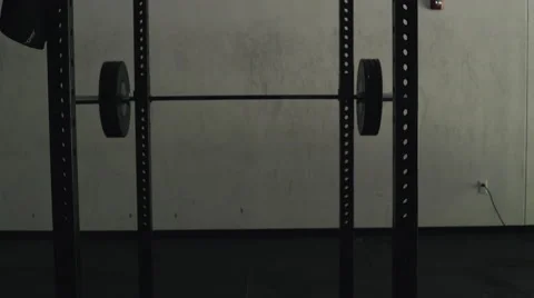 Push in of barbell by itself Video stock 66855489