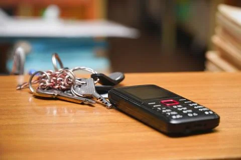 Push-button phone and a bunch of keys Stock-Fotos