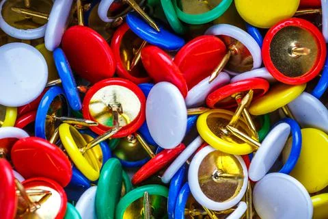 Push pins background.Set of push pins in different colors.Top view. Foto stock