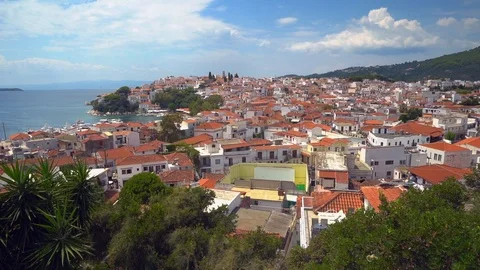 Push Through Reveal of Skiathos Town in Greece Vídeo Stock 124307271