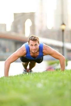 Push-ups - man training in New York City, Brooklyn Stock Photos