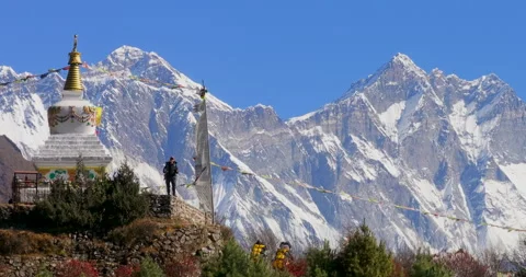 Push in view of Buddhist stupa near Namche Bazaar Nepal showing Mount Everest Stockbeeldmateriaal 337395591