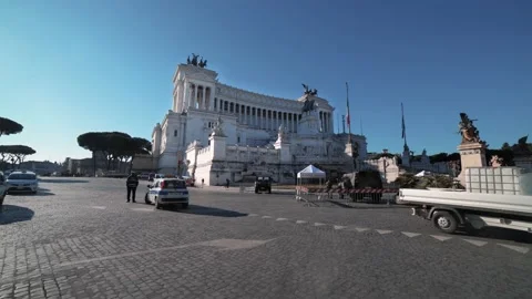 Push in view of the Vittoriano in Piazza Venezia in Rome Stock Footage 134549367