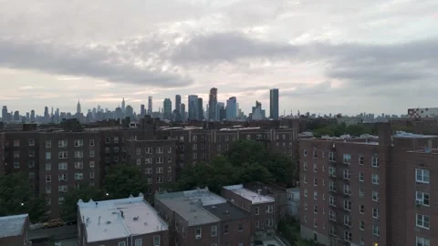 Push in wide aerial shot of manhattan during the cloudy sunset in summer Stock Footage 280204341