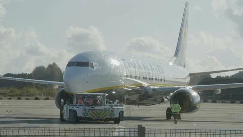 Pushback plane airstrip by David Commerman 스톡 동영상 120208305